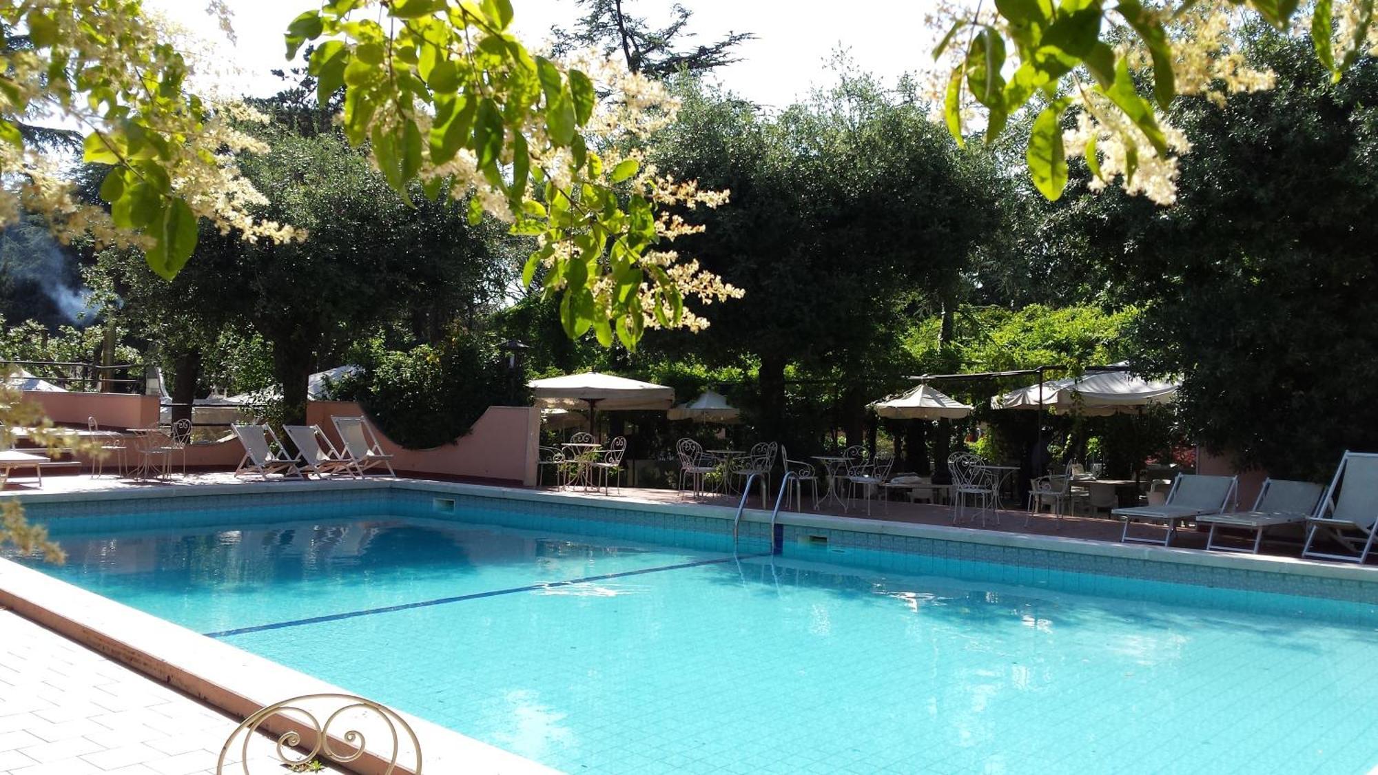 Park Hotel San Michele มาร์ตินาฟรังกา ภายนอก รูปภาพ
