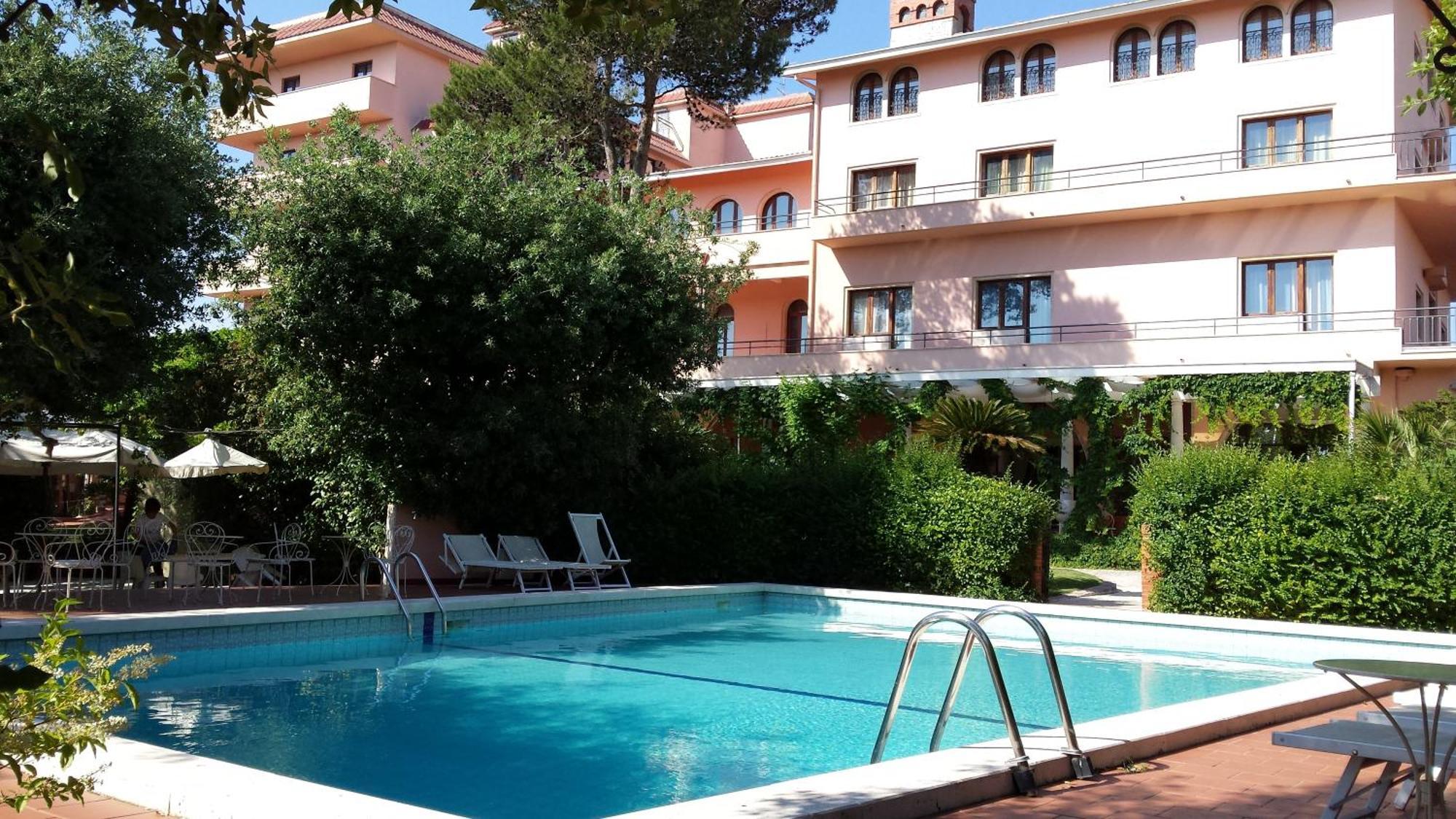 Park Hotel San Michele มาร์ตินาฟรังกา ภายนอก รูปภาพ