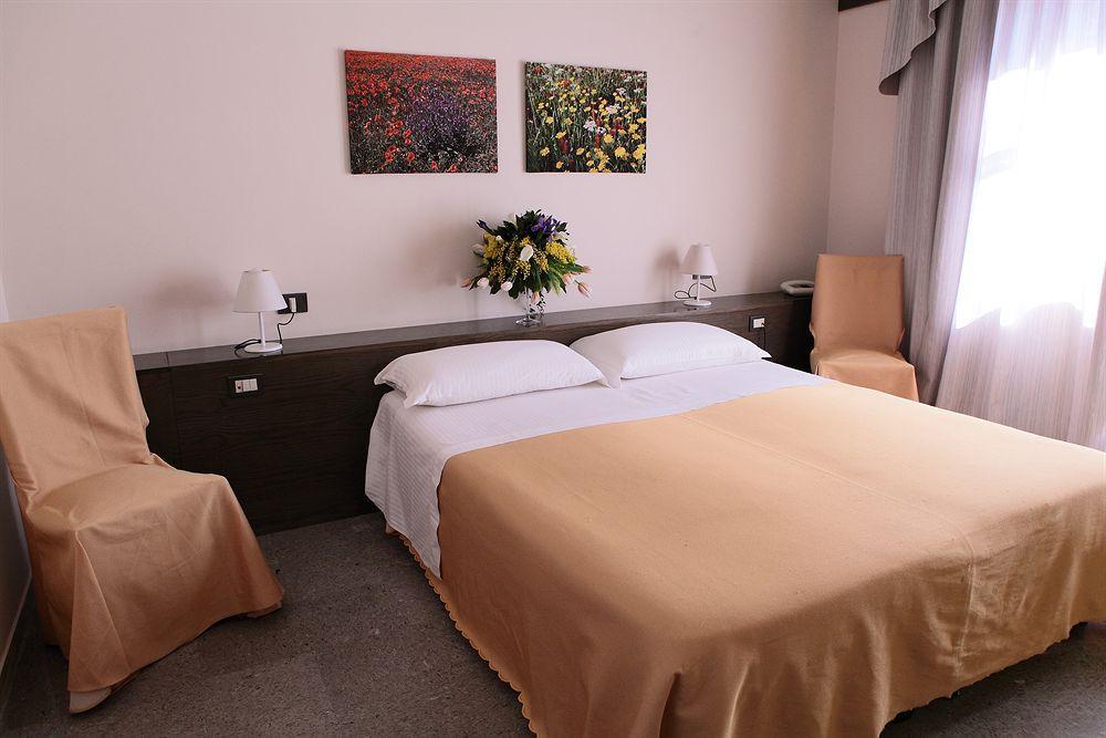 Park Hotel San Michele มาร์ตินาฟรังกา ภายนอก รูปภาพ