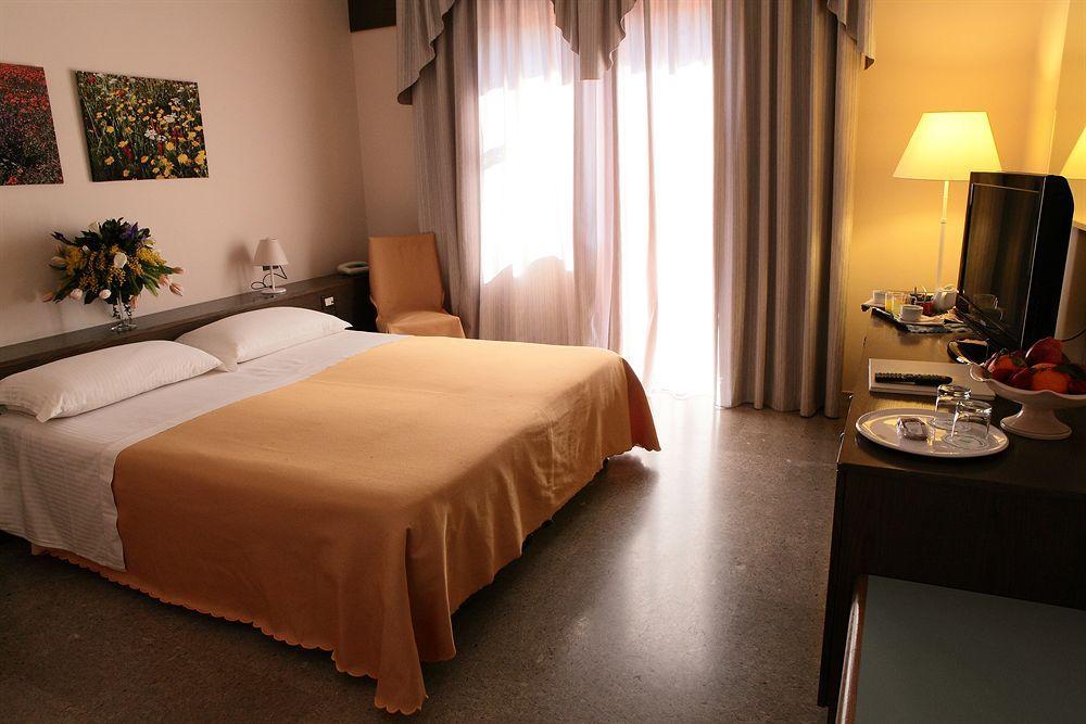 Park Hotel San Michele มาร์ตินาฟรังกา ภายนอก รูปภาพ