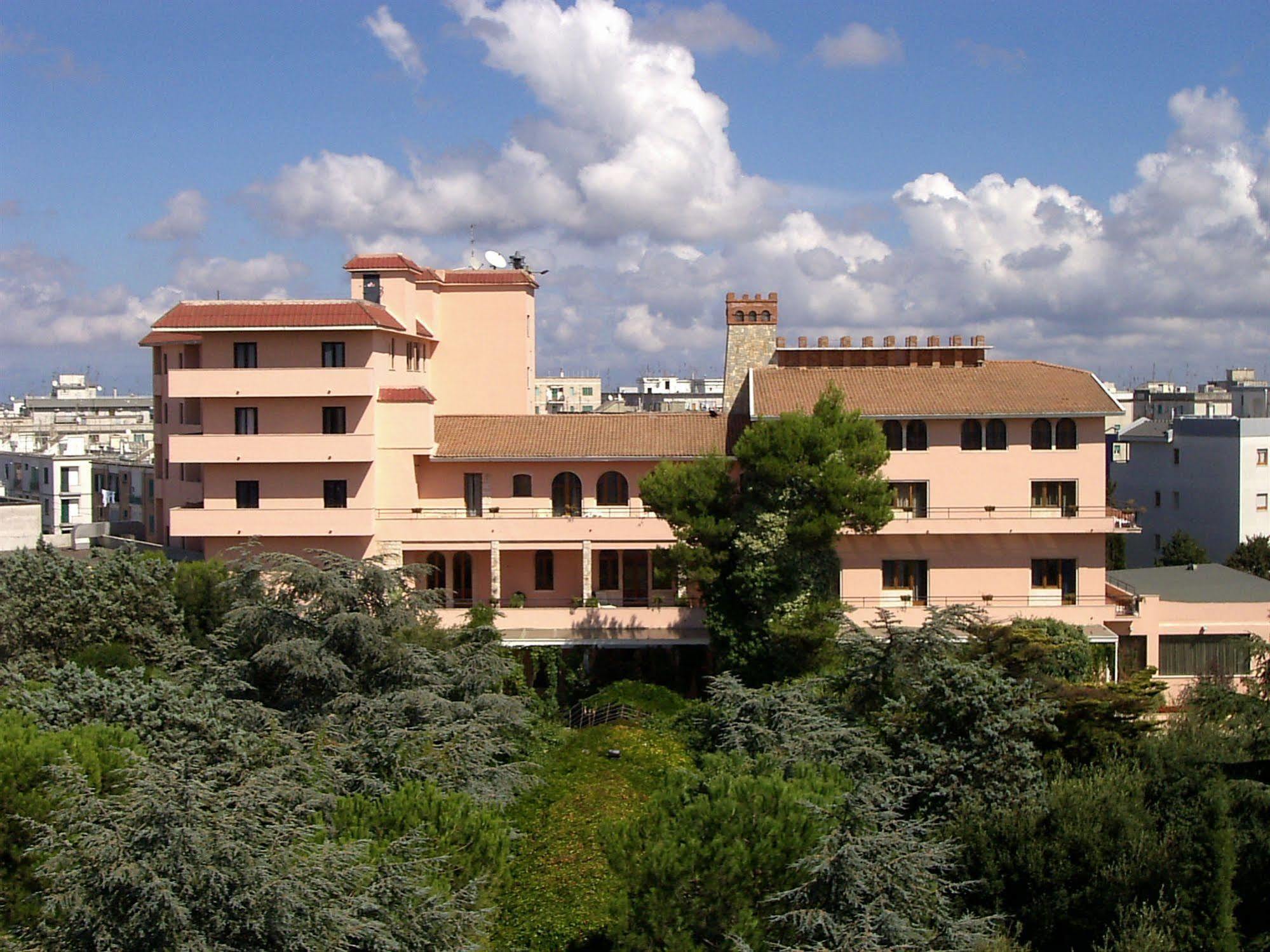 Park Hotel San Michele มาร์ตินาฟรังกา ภายนอก รูปภาพ