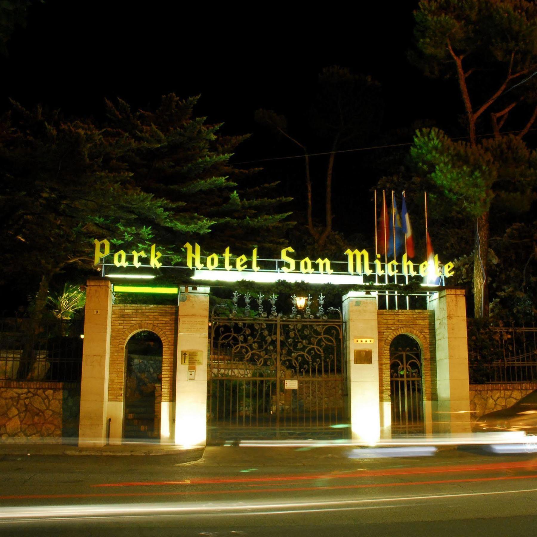 Park Hotel San Michele มาร์ตินาฟรังกา ภายนอก รูปภาพ