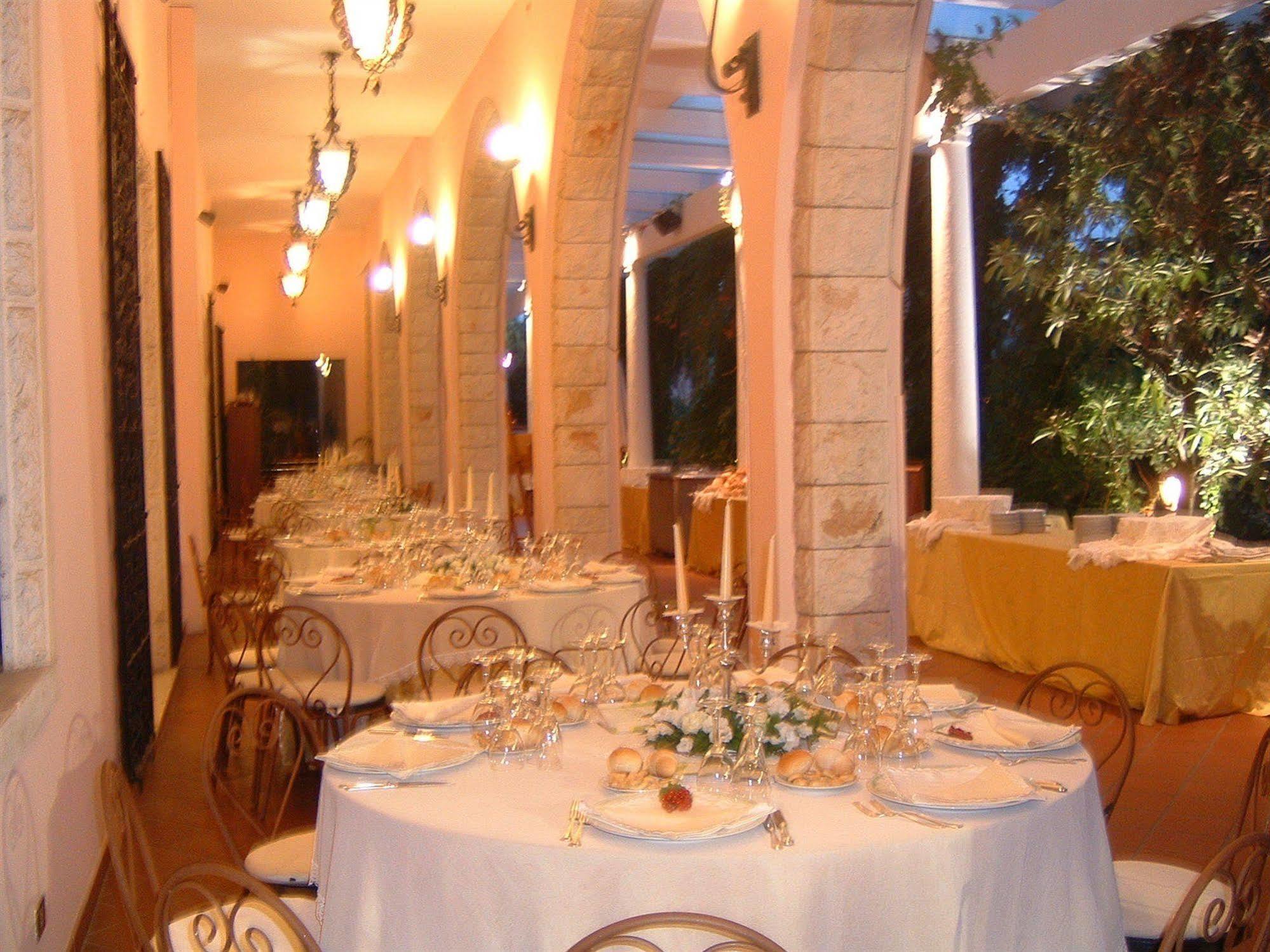 Park Hotel San Michele มาร์ตินาฟรังกา ภายนอก รูปภาพ