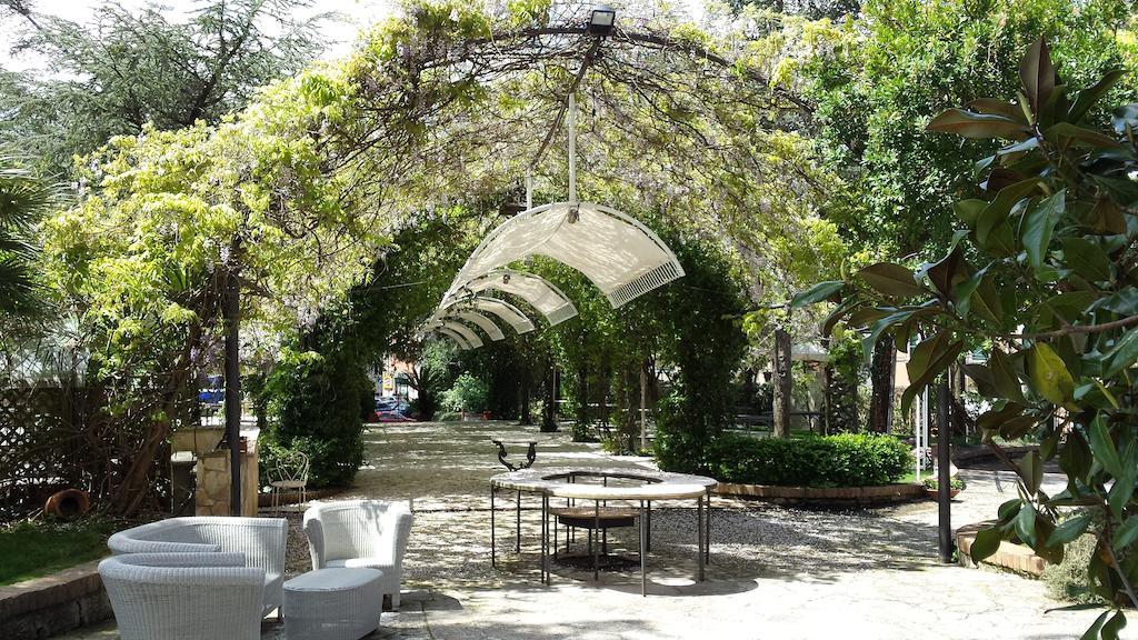 Park Hotel San Michele มาร์ตินาฟรังกา ภายนอก รูปภาพ