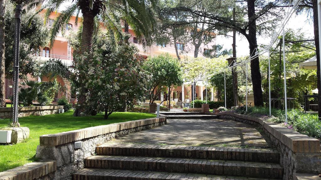Park Hotel San Michele มาร์ตินาฟรังกา ภายนอก รูปภาพ